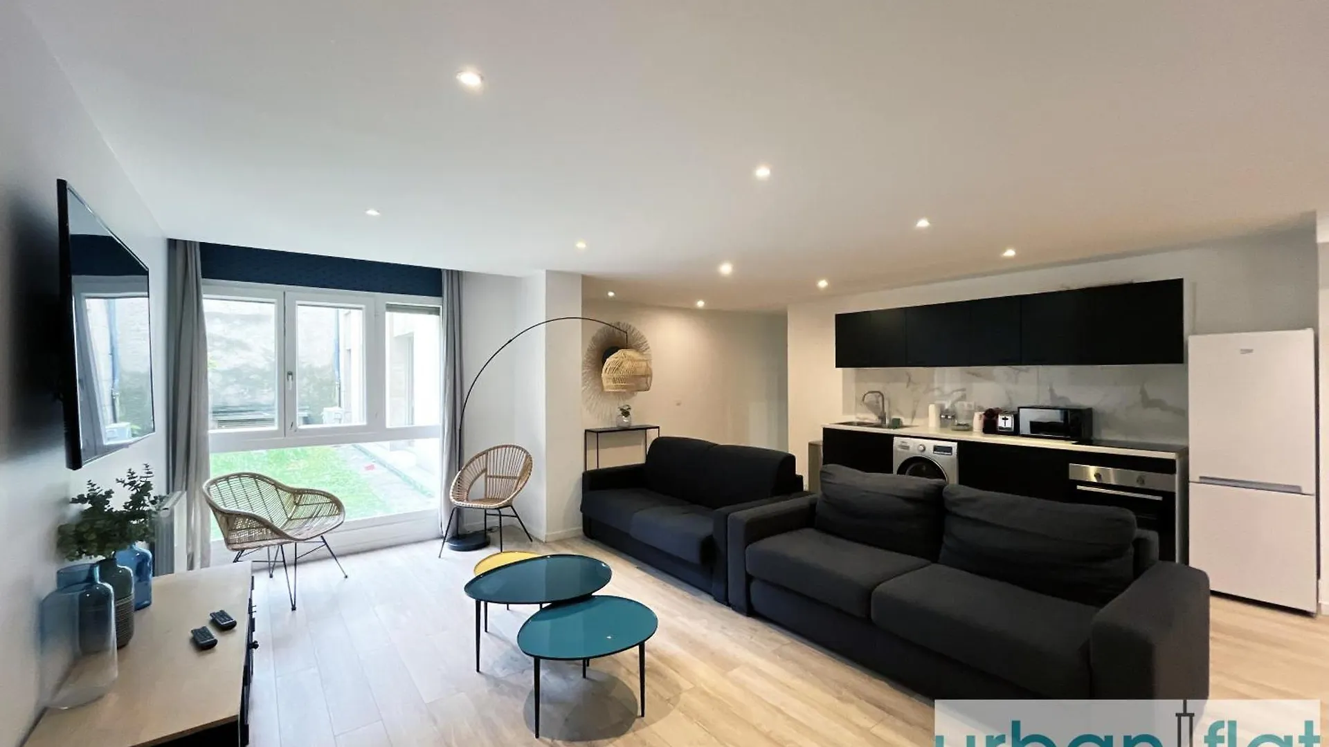 Urban Flat 182 - Spacious 4 Bedroom Flat In Apartment