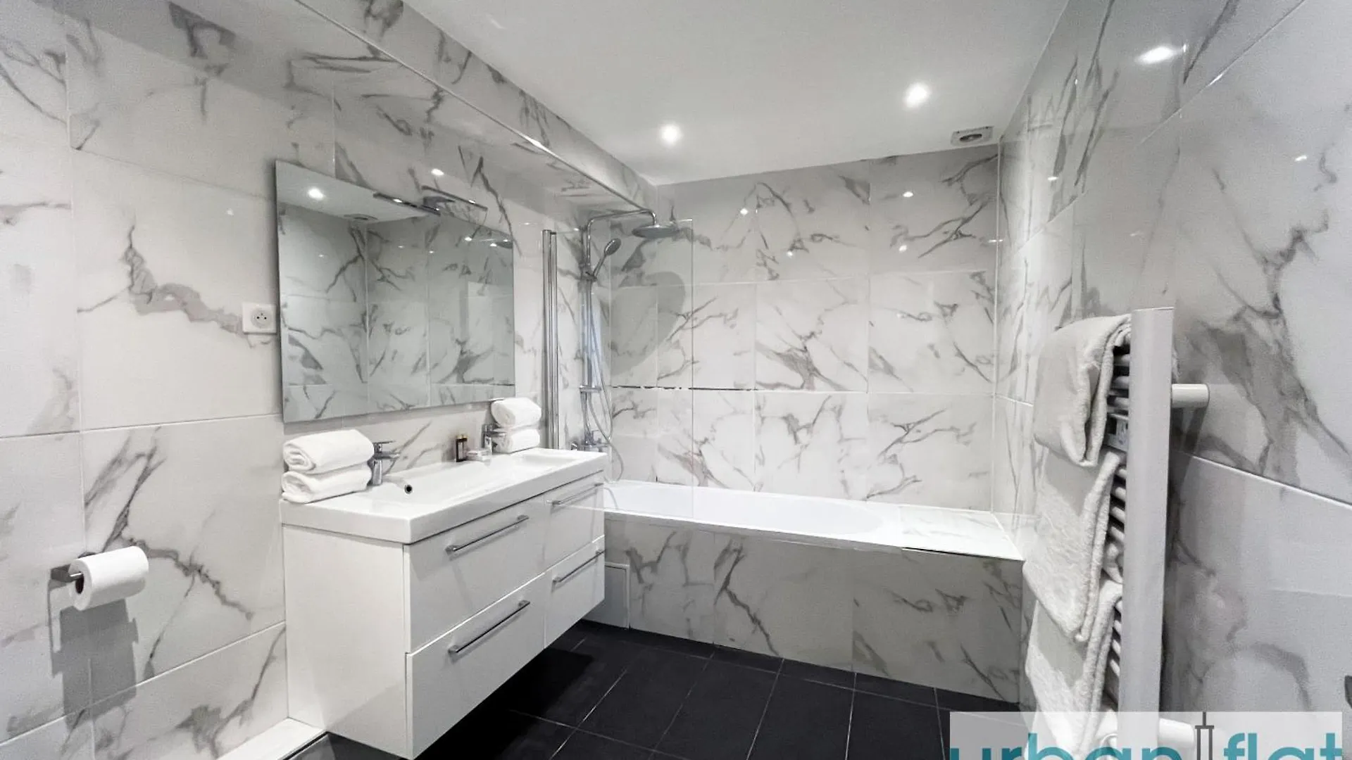 Urban Flat 182 - Spacious 4 Bedroom Flat In Apartment *