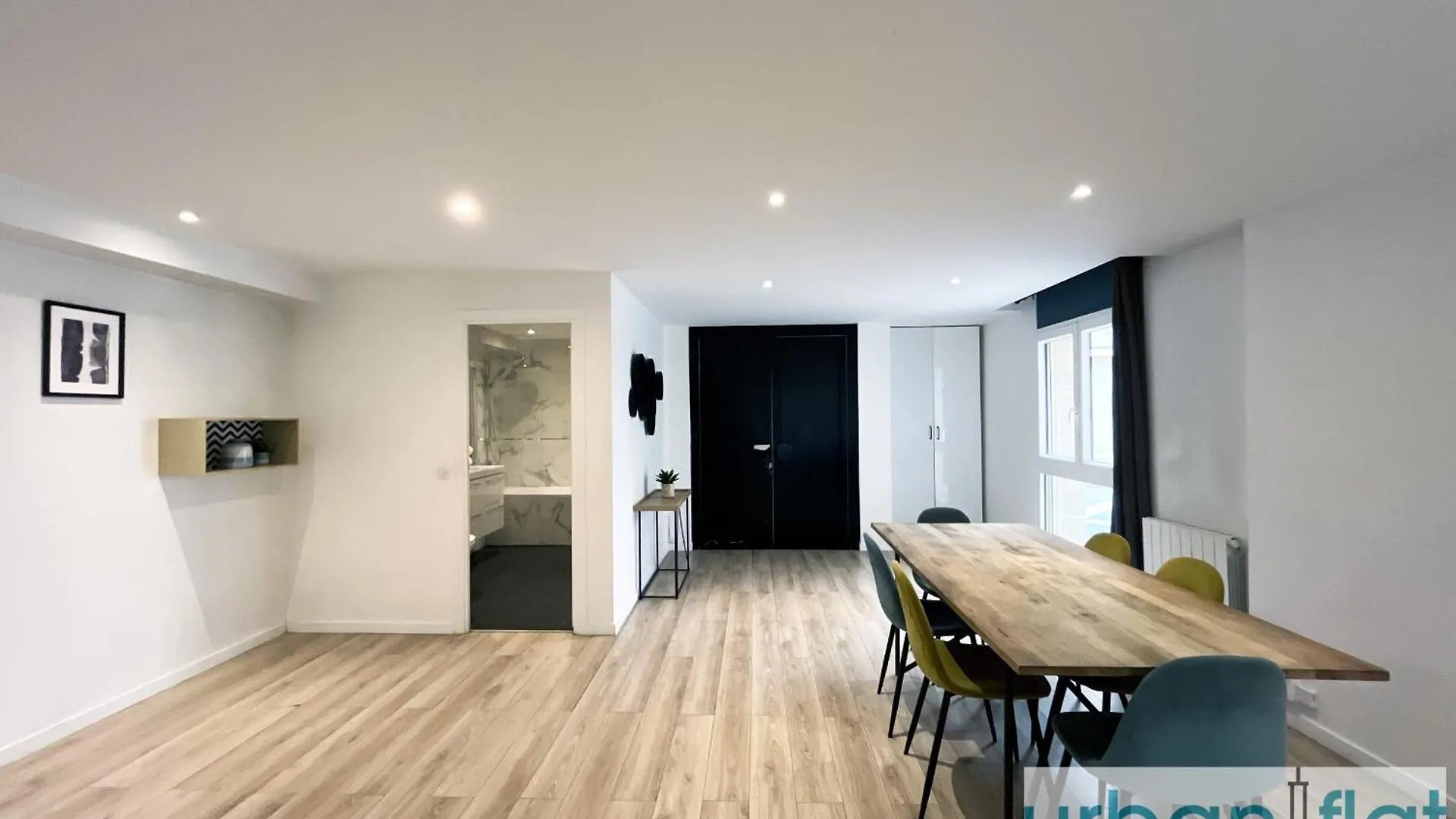 Urban Flat 182 - Spacious 4 Bedroom Flat In *