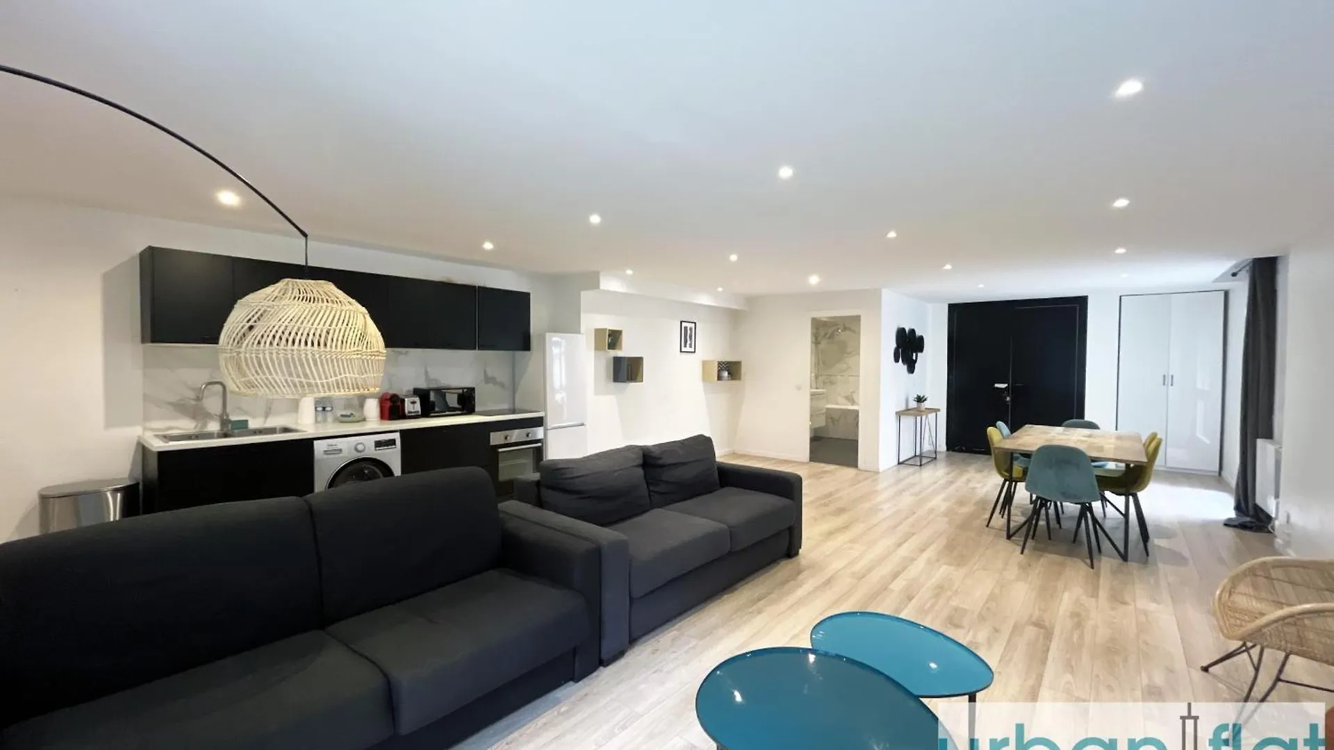 Urban Flat 182 - Spacious 4 Bedroom Flat In Paris