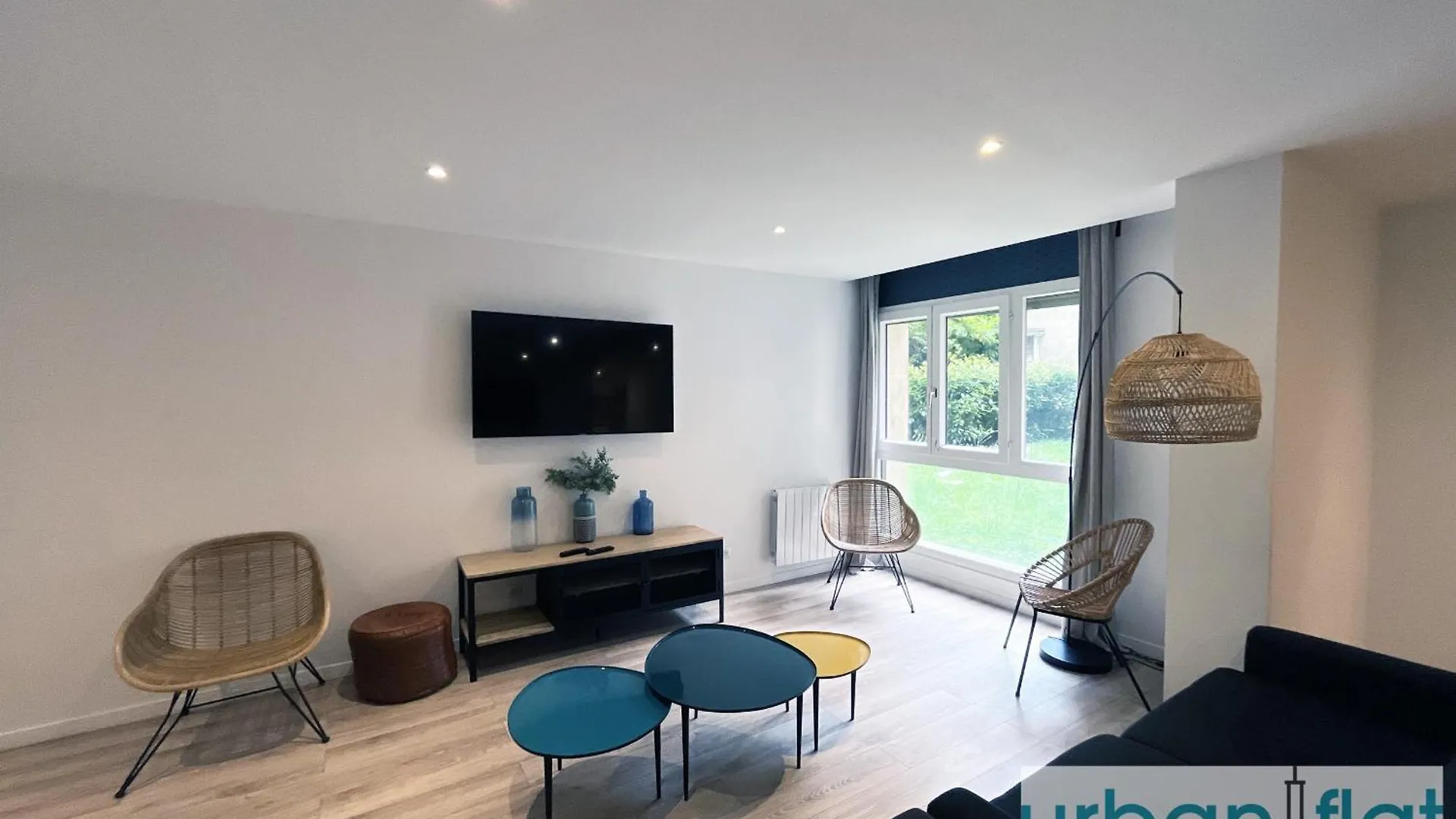 Apartment Urban Flat 182 - Spacious 4 Bedroom Flat In