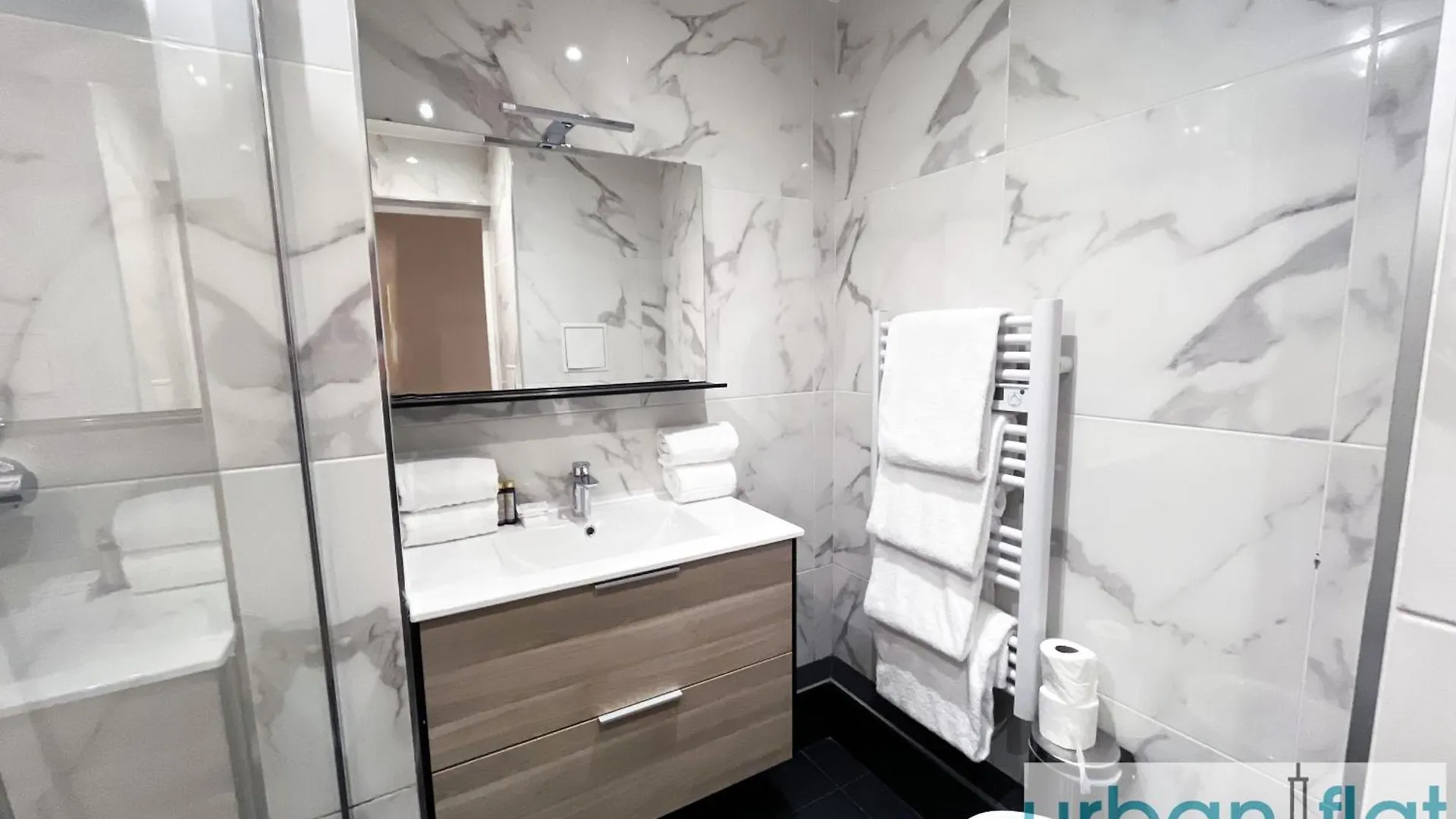 Urban Flat 182 - Spacious 4 Bedroom Flat In Apartment Paris