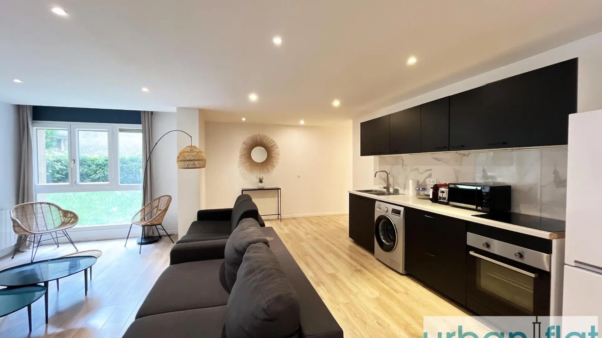 Urban Flat 182 - Spacious 4 Bedroom Flat In Parijs